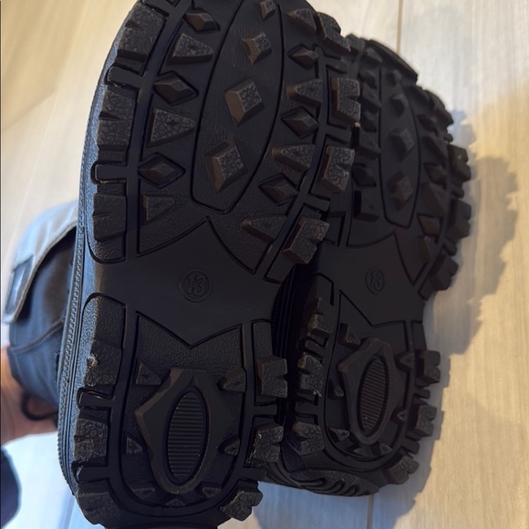 Kids Quebec boots by Tundra, size 13 - Picture 5 of 6